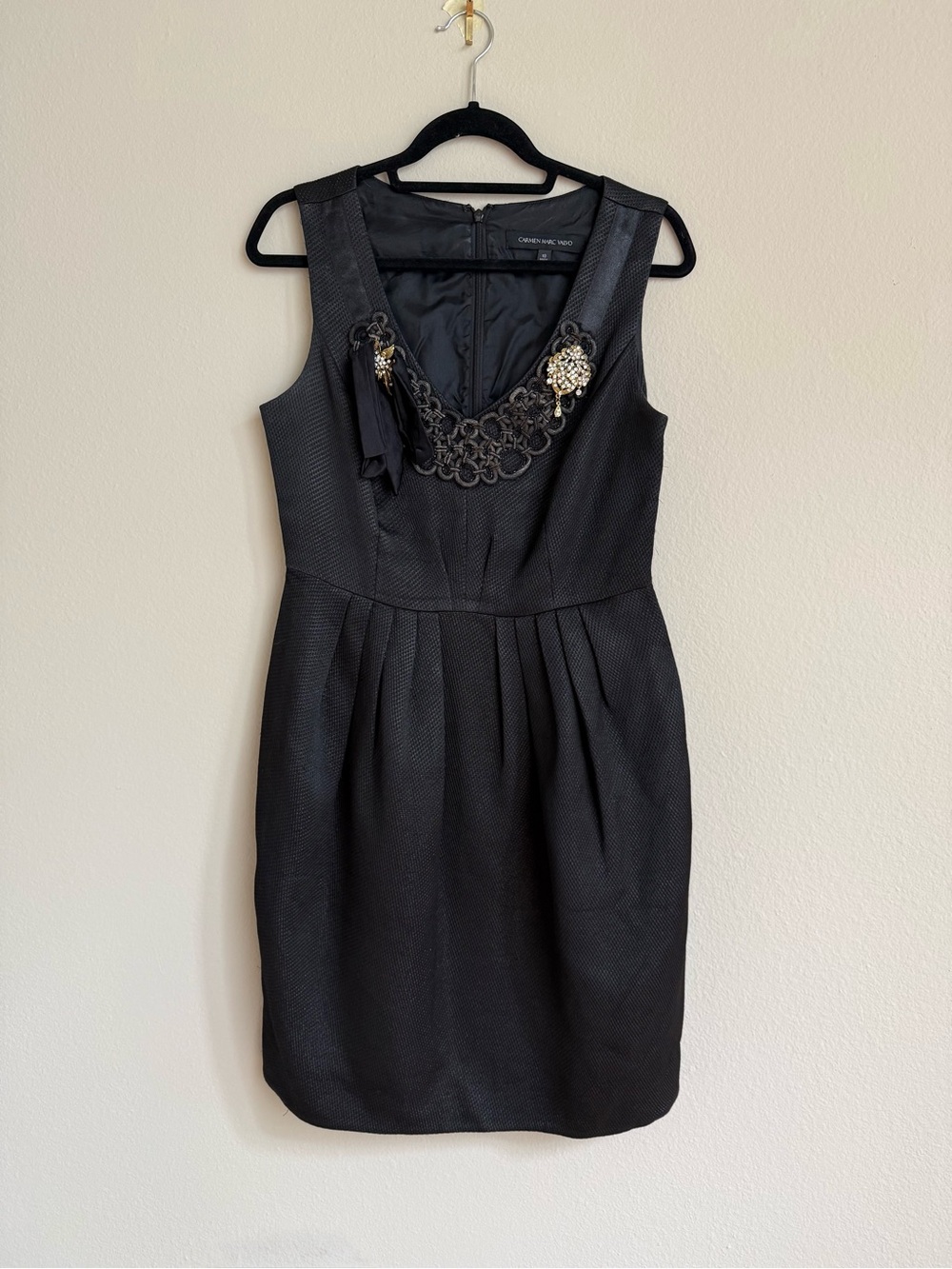 Carmen Marc Valvo Black Sleeveless Embellished Sheath Dress